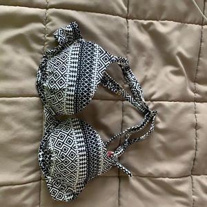 Patterned bikini top